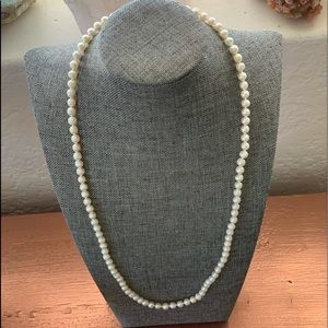 WHITE 1970’s pearl necklace